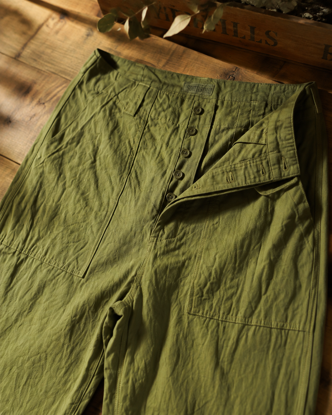 Olive Field Trouser - Lifestyle Detail
