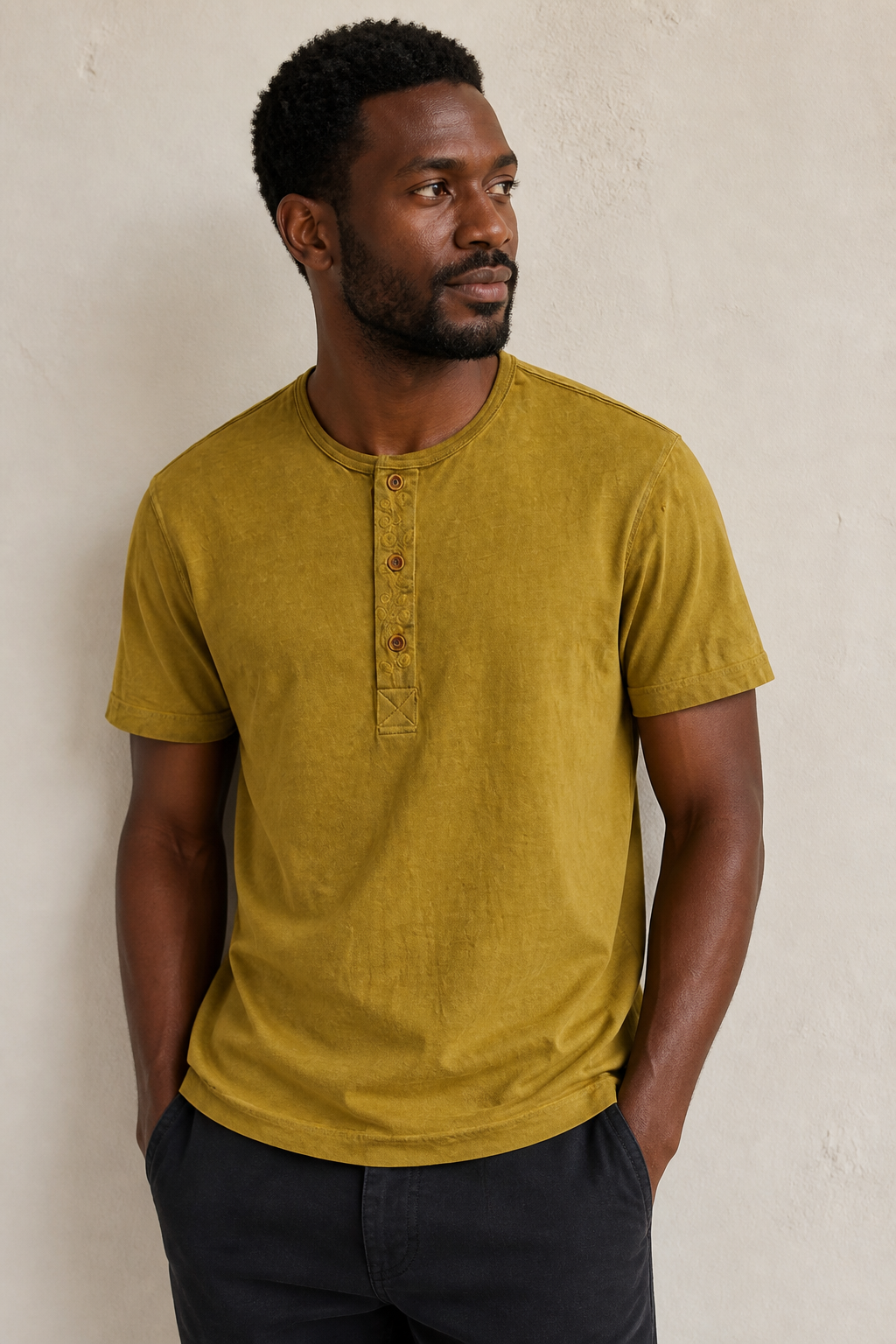 Henley Tee Mustard Olive - Lifestyle Detail